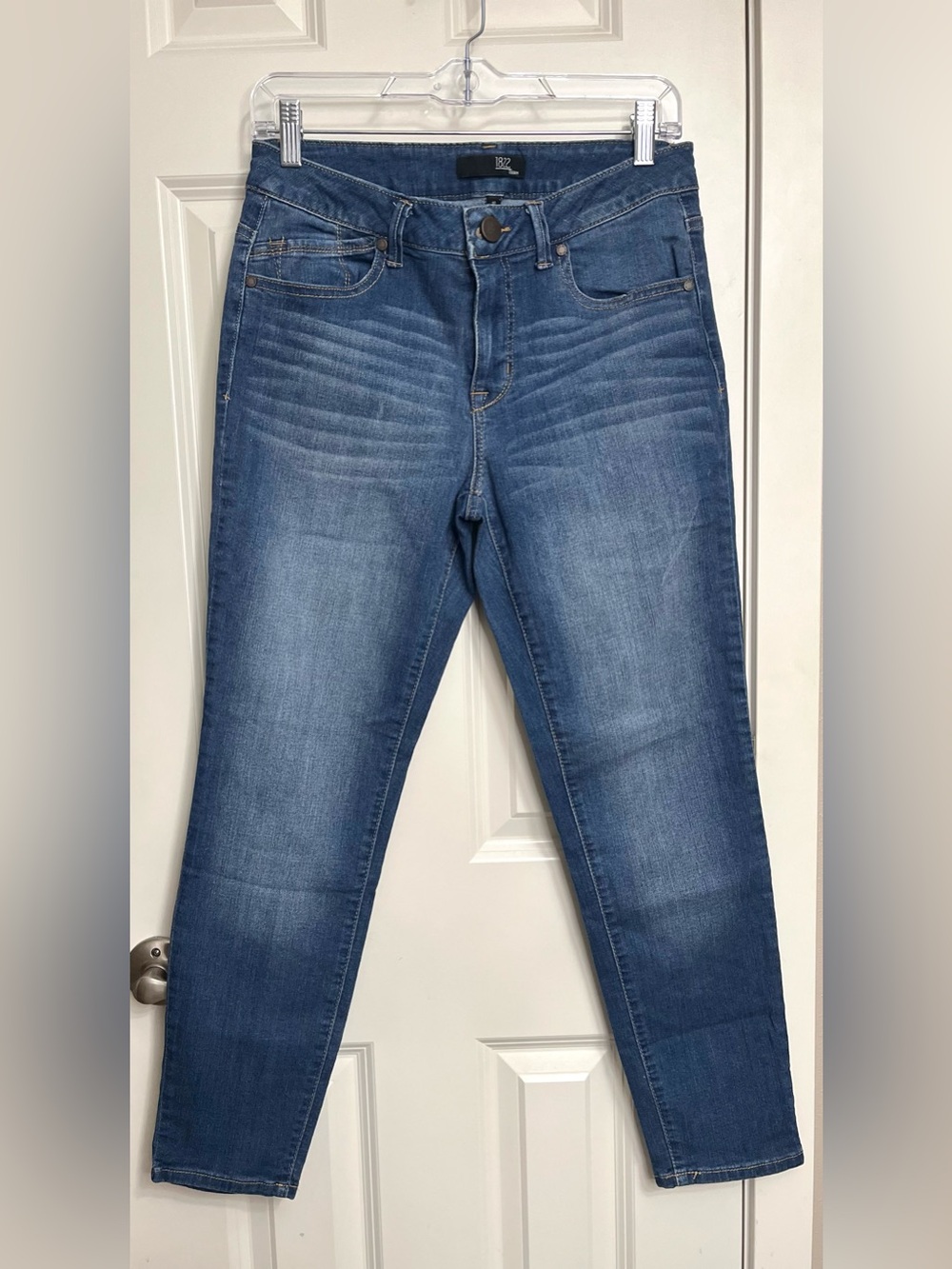 1822 Denim Slim Fit Jeans in Medium Blue Wash
